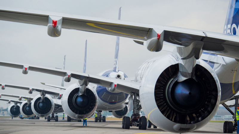 Illustration for article titled Plane Porn: This Airbus A350 Formation Flight Is Beautiful